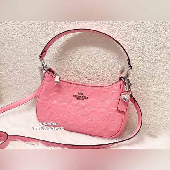 NWT Coach Teri Shoulder Bag In Signature Leather With Heart Charm in Pink CDA98 - Picture 7 of 16
